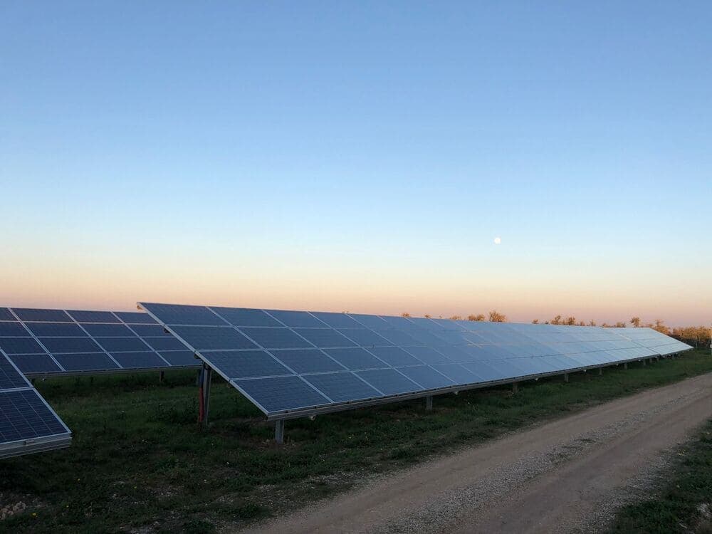 Cartographie de centrales solaires avec planning de nettoyage dans Terraxia